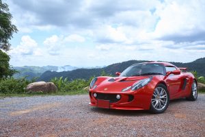 La Lotus Elise secondo l'oroscopo di Bologna è la macchina ideale per il segno dei Gemelli