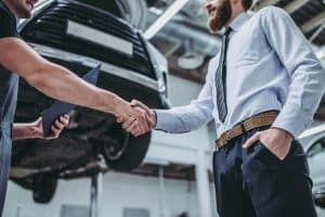 revisione auto in officina specializzata