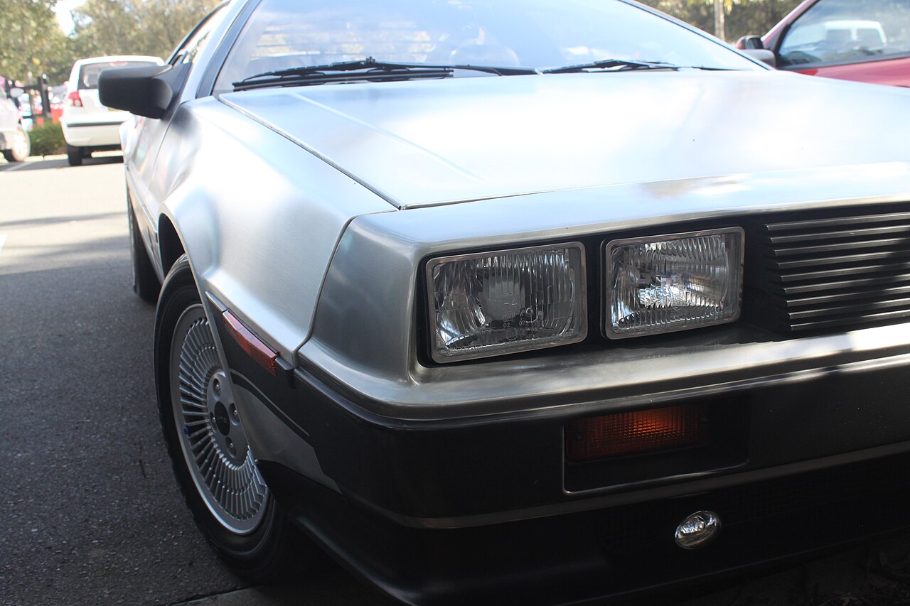Ruota anteriore da 14 pollici della DeLorean DMC-12